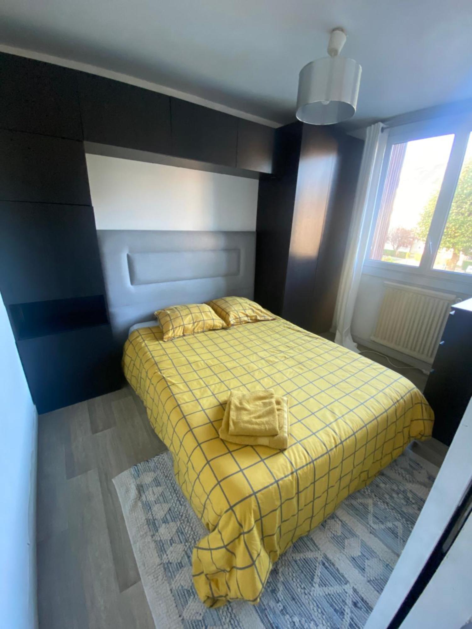 Bel Appartement Spacieux ,Convivial De 3 Chambres Avec Parking Prive Secure Caen Eksteriør bilde