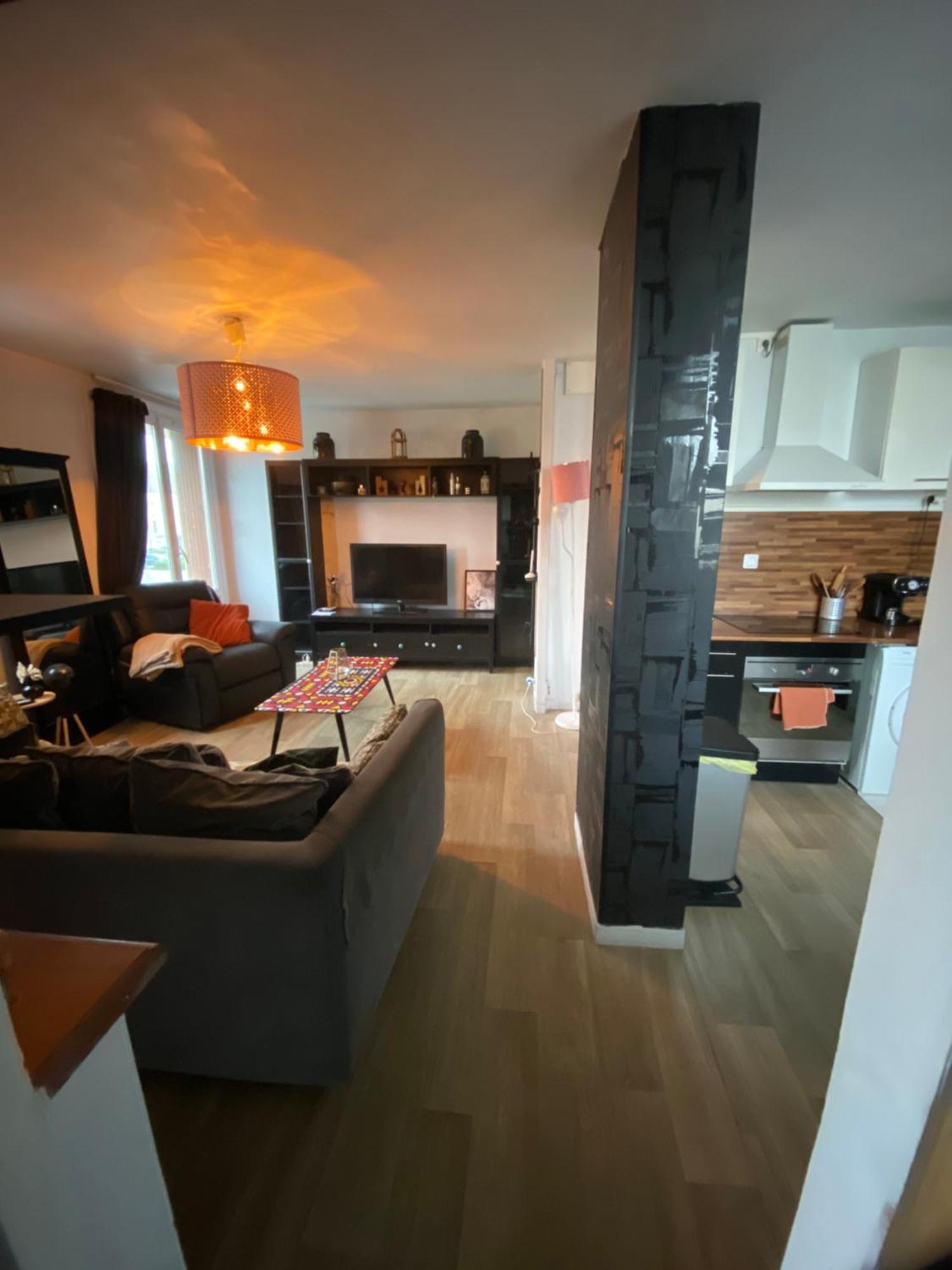 Bel Appartement Spacieux ,Convivial De 3 Chambres Avec Parking Prive Secure Caen Eksteriør bilde