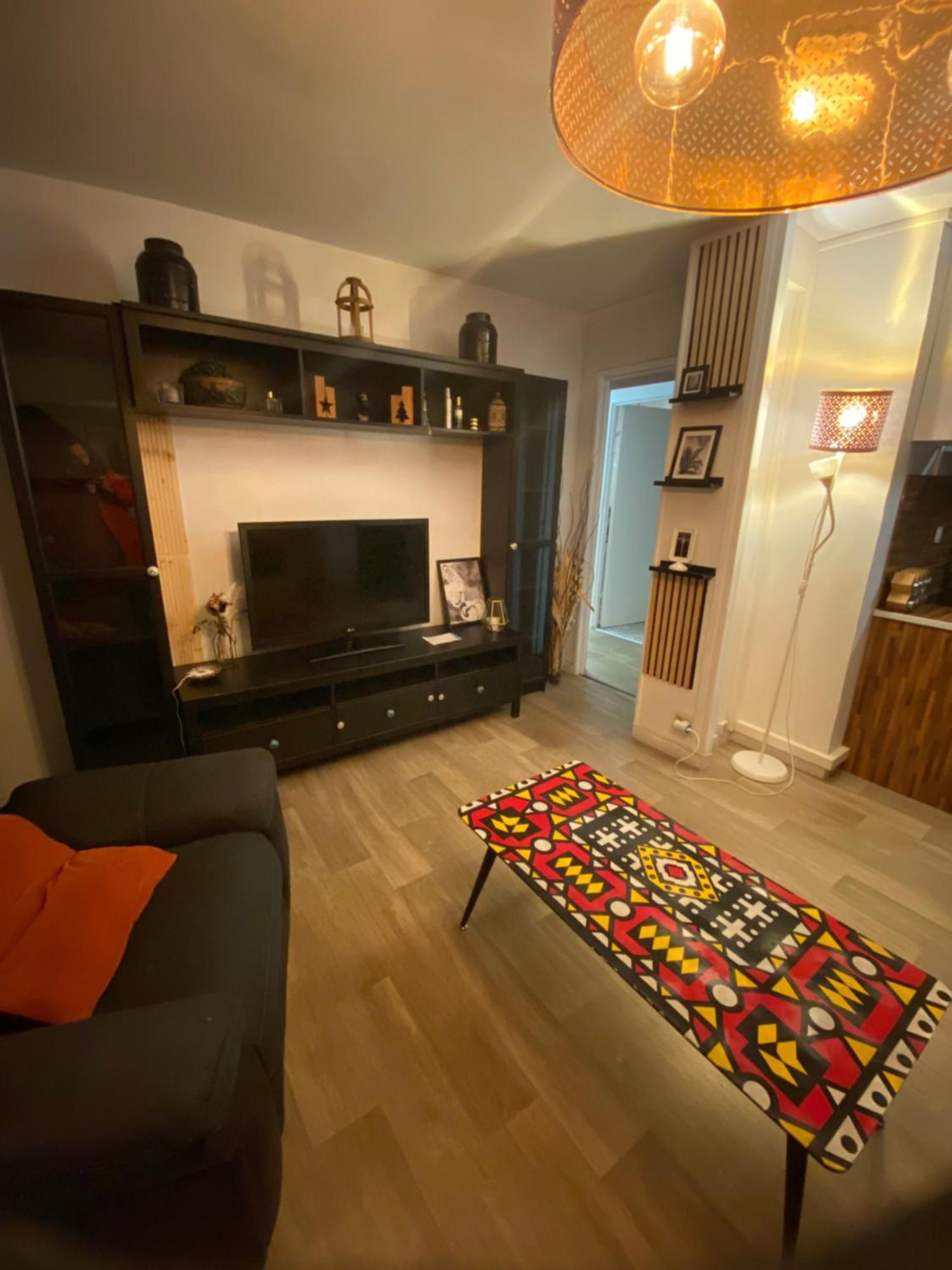 Bel Appartement Spacieux ,Convivial De 3 Chambres Avec Parking Prive Secure Caen Eksteriør bilde