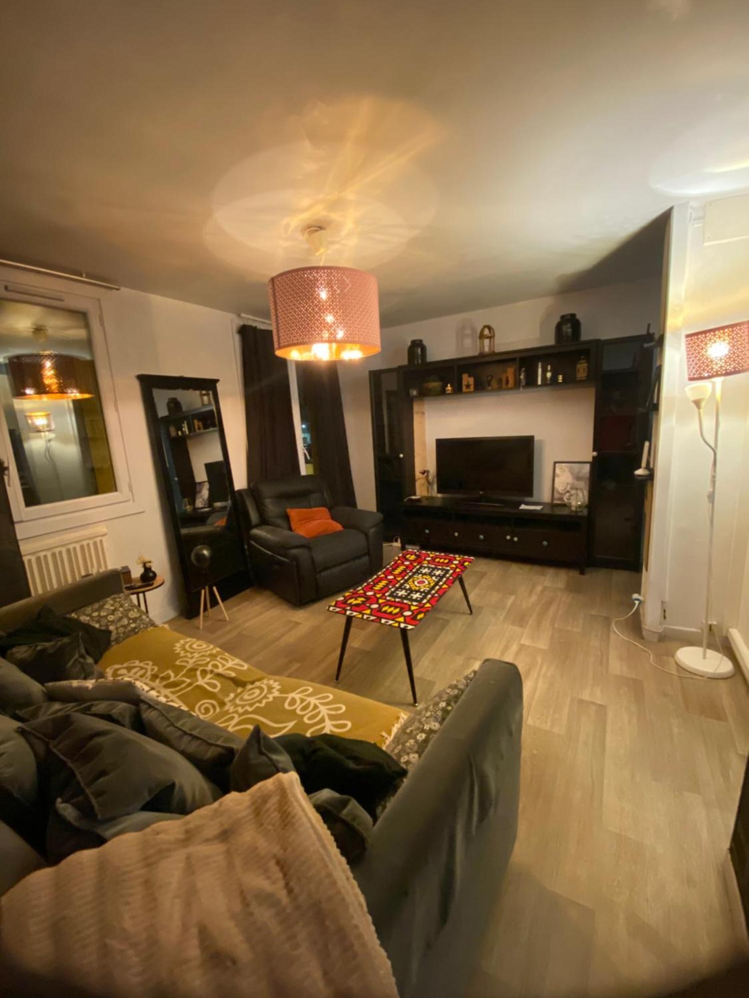 Bel Appartement Spacieux ,Convivial De 3 Chambres Avec Parking Prive Secure Caen Eksteriør bilde