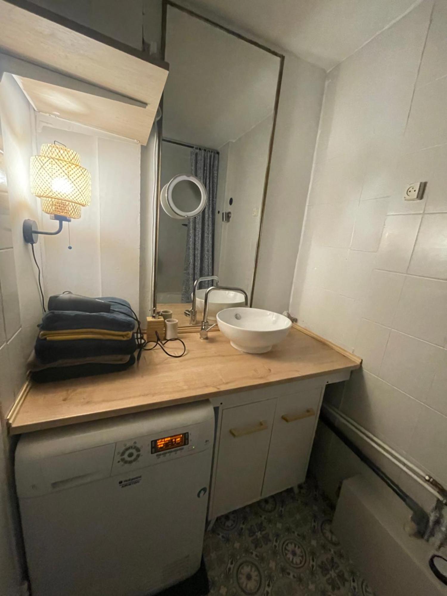 Bel Appartement Spacieux ,Convivial De 3 Chambres Avec Parking Prive Secure Caen Eksteriør bilde